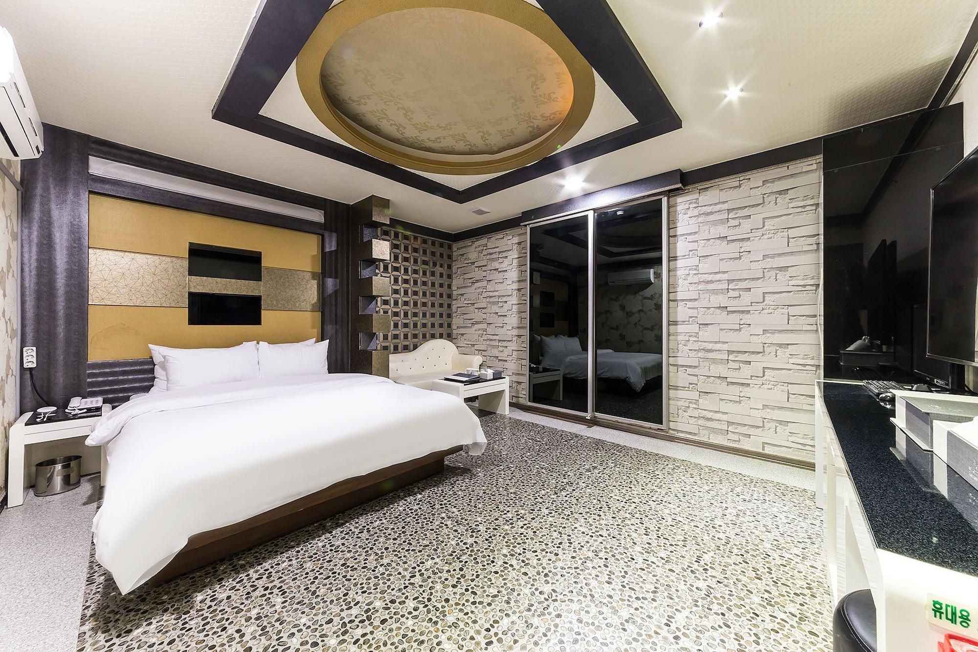 Millennium Hotel Коян Екстер'єр фото